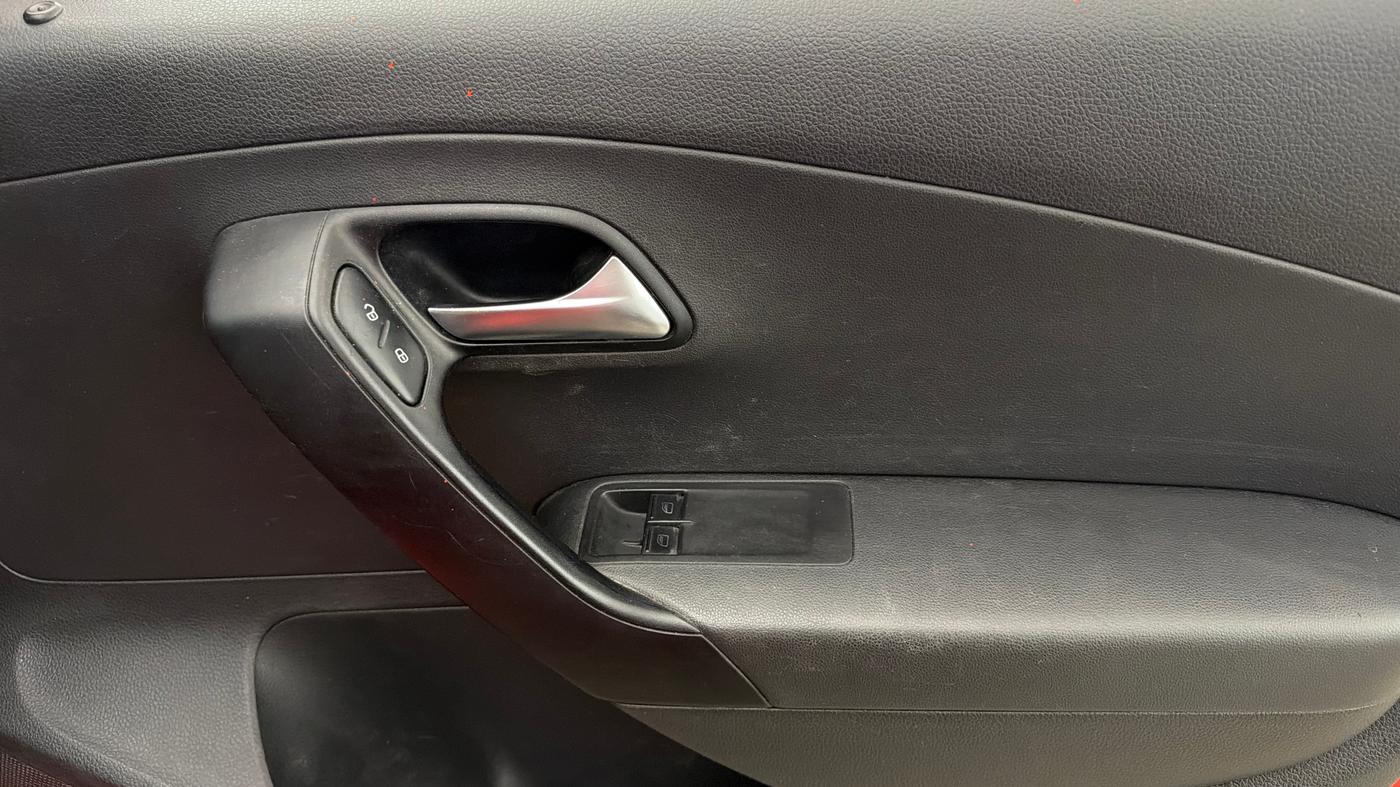 2021 Volkswagen Polo TRENDLINE 1.0L, Petrol, Manual, 1,21,569 km, Driver Side Door Panels Control