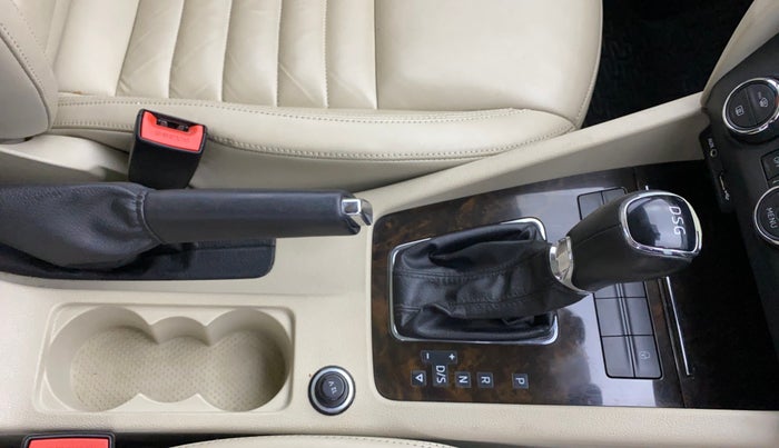 2017 Skoda Octavia STYLE PLUS AT 1.8 TSI, Petrol, Automatic, 50,858 km, Gear Lever