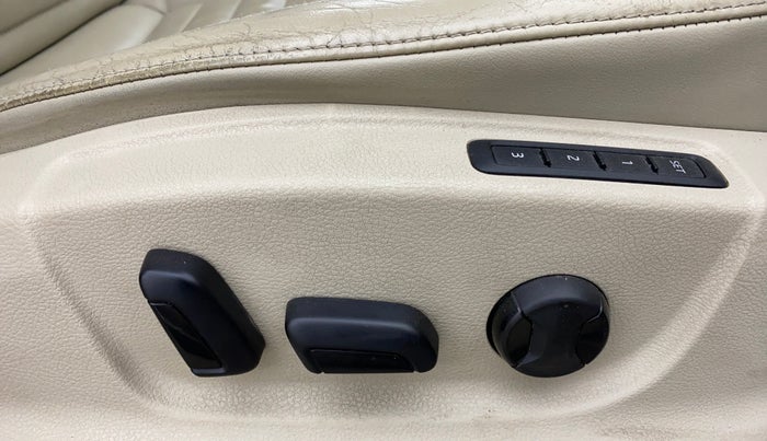 2017 Skoda Octavia STYLE PLUS AT 1.8 TSI, Petrol, Automatic, 50,858 km, Driver Side Adjustment Panel