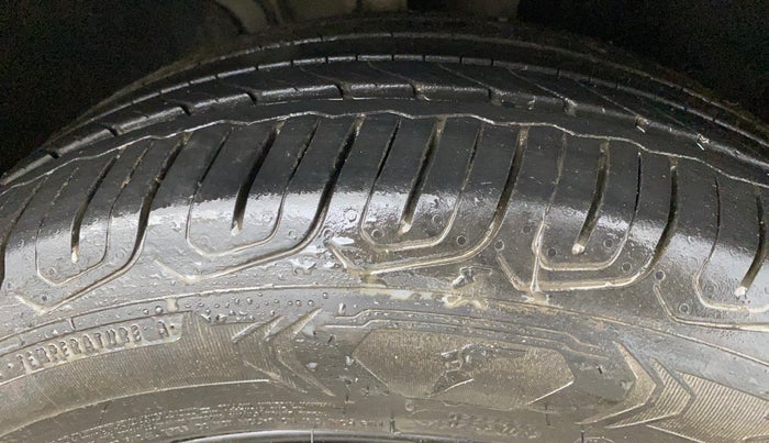 2017 Skoda Octavia STYLE PLUS AT 1.8 TSI, Petrol, Automatic, 50,858 km, Right Front Tyre Tread