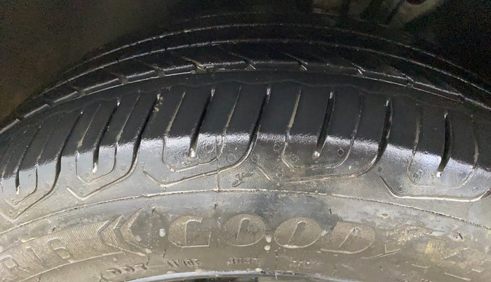 2017 Skoda Octavia STYLE PLUS AT 1.8 TSI, Petrol, Automatic, 50,858 km, Left Front Tyre Tread