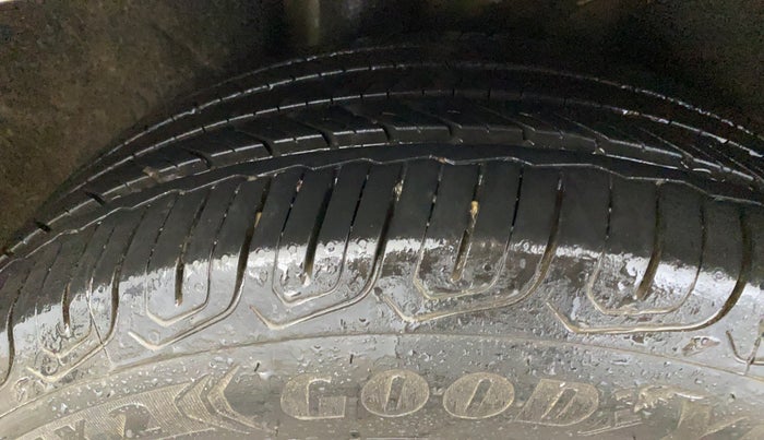 2017 Skoda Octavia STYLE PLUS AT 1.8 TSI, Petrol, Automatic, 50,858 km, Right Rear Tyre Tread