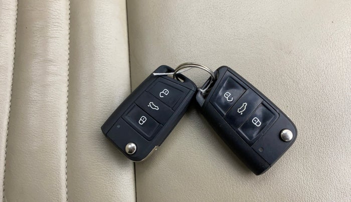 2017 Skoda Octavia STYLE PLUS AT 1.8 TSI, Petrol, Automatic, 50,858 km, Key Close Up