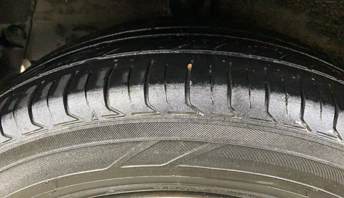 2016 Hyundai Grand i10 SPORTZ 1.2 KAPPA VTVT, Petrol, Manual, 93,995 km, Right Rear Tyre Tread