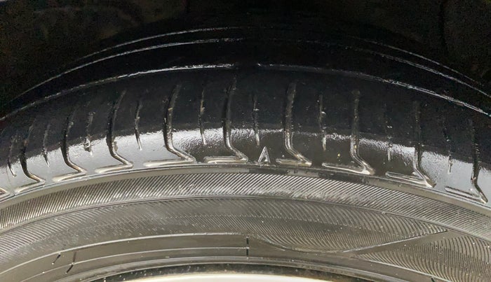 2016 Hyundai Grand i10 SPORTZ 1.2 KAPPA VTVT, Petrol, Manual, 93,995 km, Right Front Tyre Tread