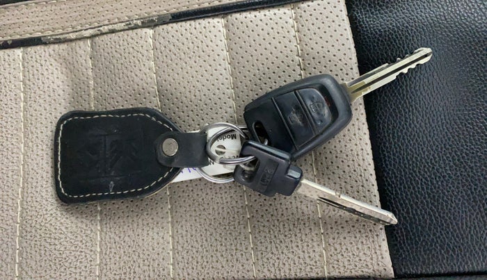 2016 Hyundai Grand i10 SPORTZ 1.2 KAPPA VTVT, Petrol, Manual, 93,995 km, Key Close Up