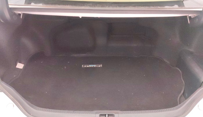 2016 Toyota Camry HYBRID, Hybrid, Automatic, 75,189 km, Boot Inside