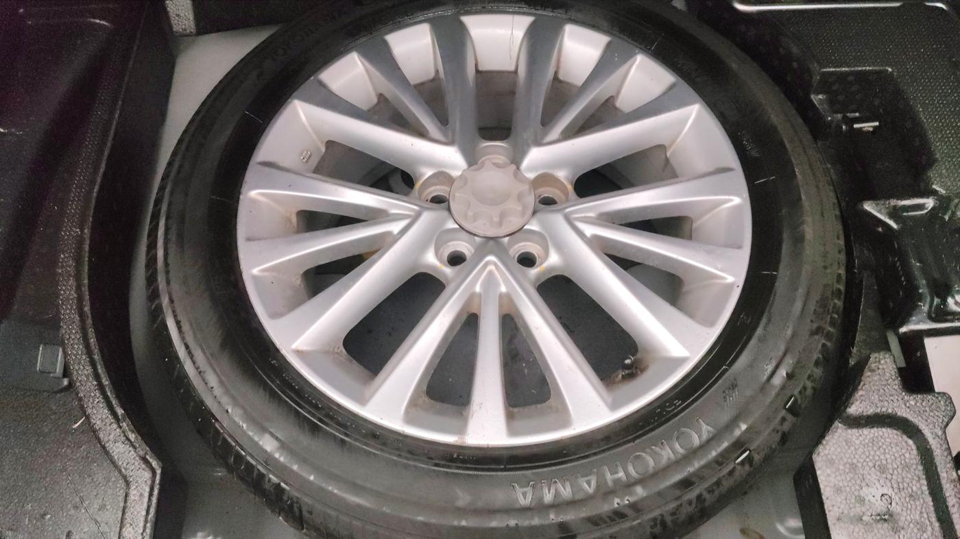 2016 Toyota Camry HYBRID, Hybrid, Automatic, 75,190 km, Spare Tyre