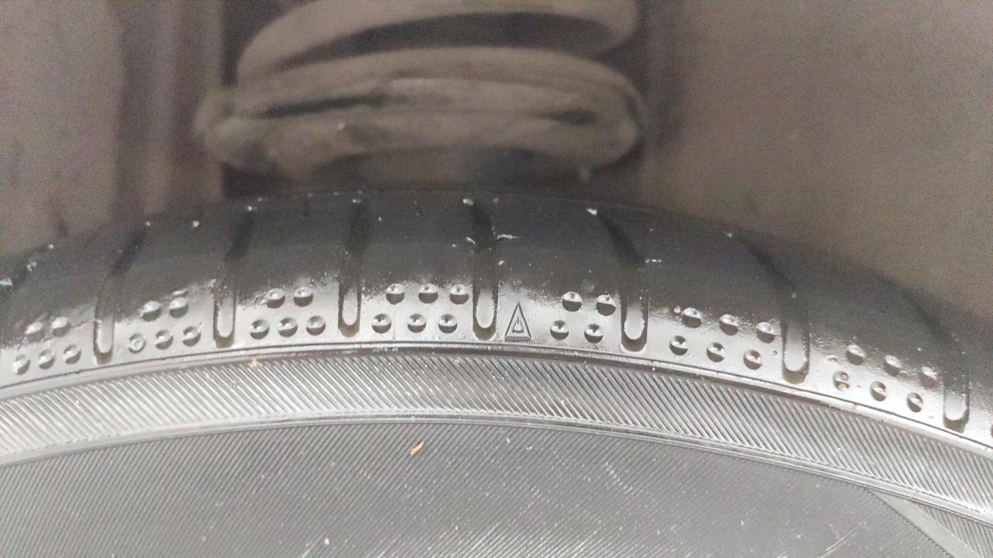 2016 Toyota Camry HYBRID, Hybrid, Automatic, 75,190 km, Right Rear Tyre Tread