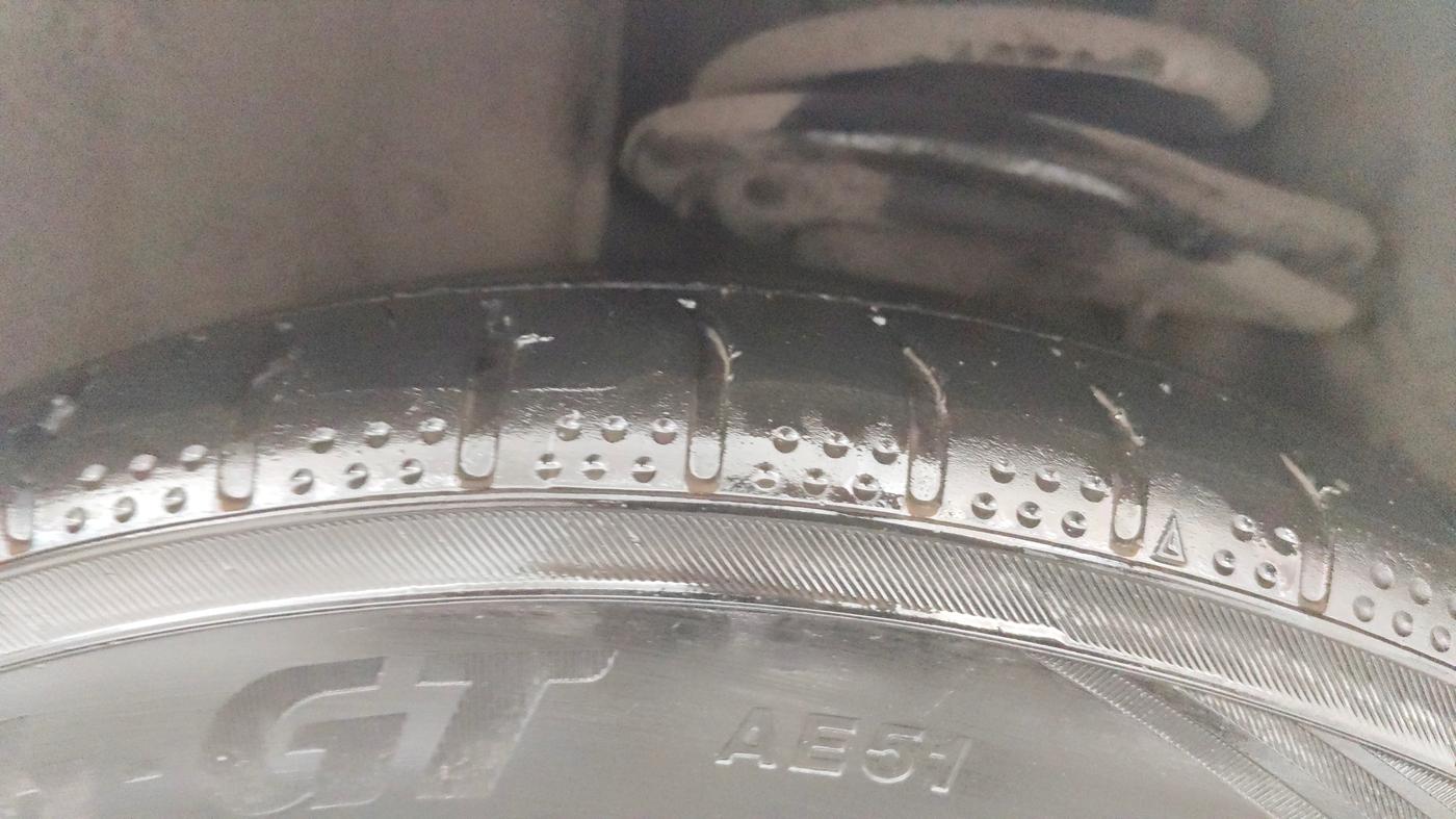 2016 Toyota Camry HYBRID, Hybrid, Automatic, 75,190 km, Left Rear Tyre Tread