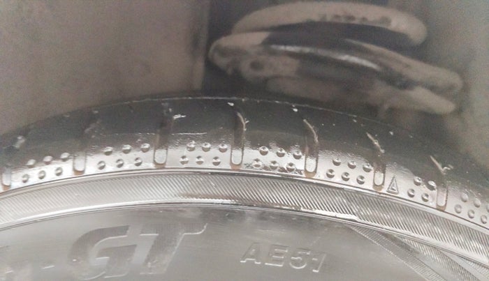 2016 Toyota Camry HYBRID, Hybrid, Automatic, 75,189 km, Left Rear Tyre Tread