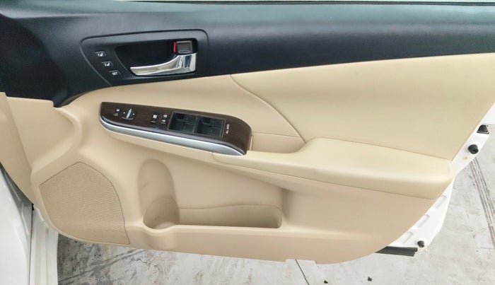 2016 Toyota Camry HYBRID, Hybrid, Automatic, 75,189 km, Driver Side Door Panels Control