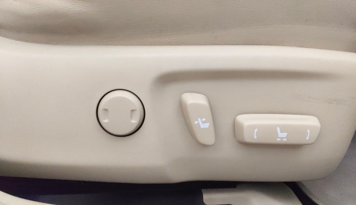 2016 Toyota Camry HYBRID, Hybrid, Automatic, 75,189 km, Driver Side Adjustment Panel