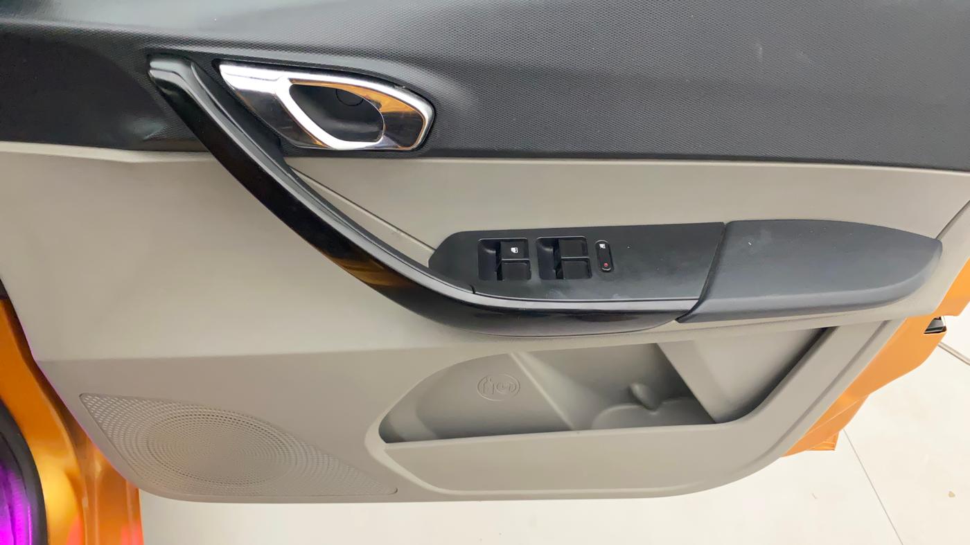 2018 Tata Tiago XZ PETROL, Petrol, Manual, 24,041 km, Driver Side Door Panels Control