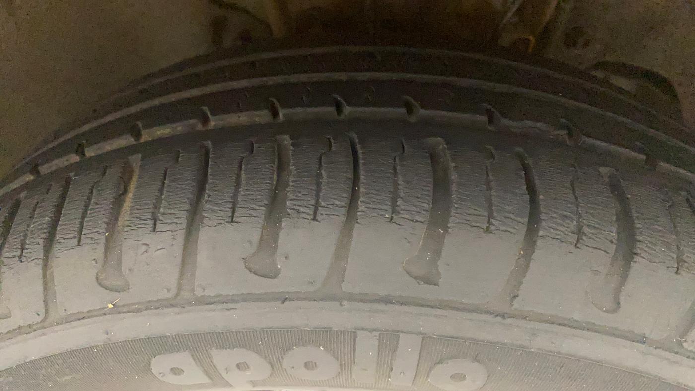 2018 Tata Tiago XZ PETROL, Petrol, Manual, 24,041 km, Right Front Tyre Tread