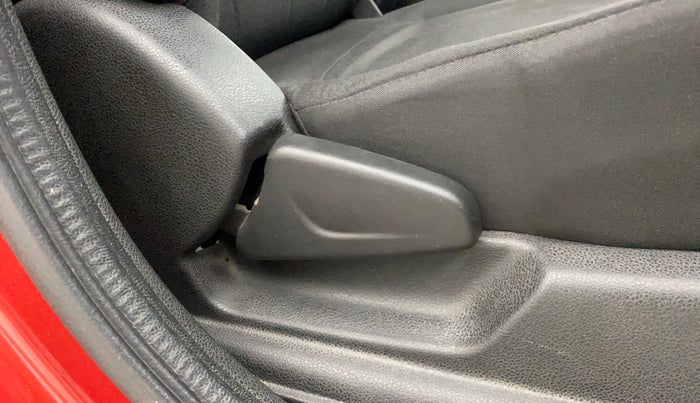 2017 Renault Kwid RXT 1.0, Petrol, Manual, 49,968 km, Driver Side Adjustment Panel