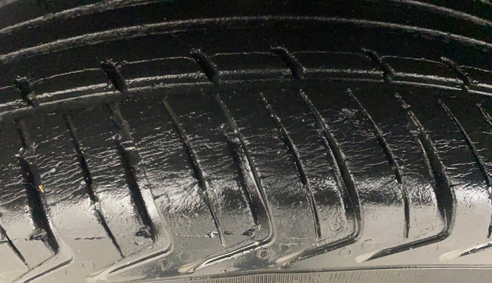 2017 Renault Kwid RXT 1.0, Petrol, Manual, 49,968 km, Right Rear Tyre Tread