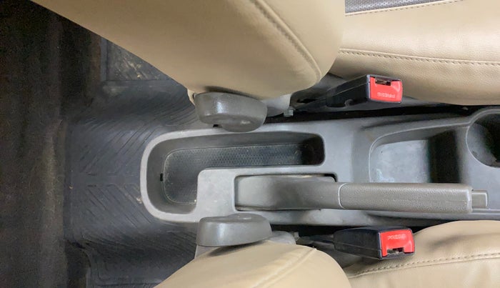 2015 Hyundai i10 SPORTZ 1.1, Petrol, Manual, 82,983 km, Driver Side Adjustment Panel