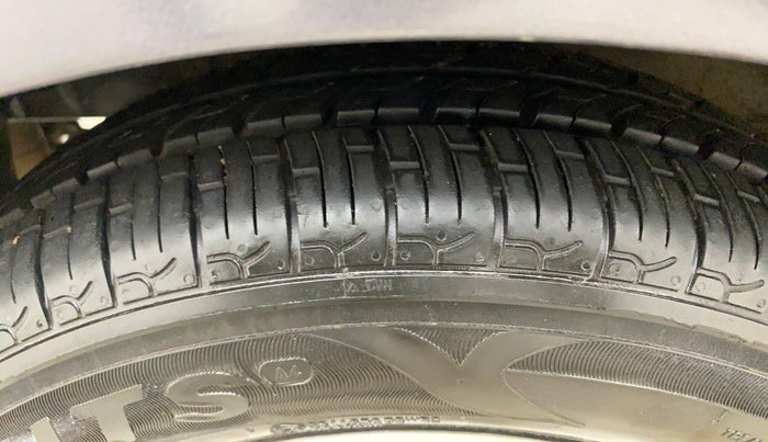 2015 Hyundai i10 SPORTZ 1.1, Petrol, Manual, 82,983 km, Right Rear Tyre Tread