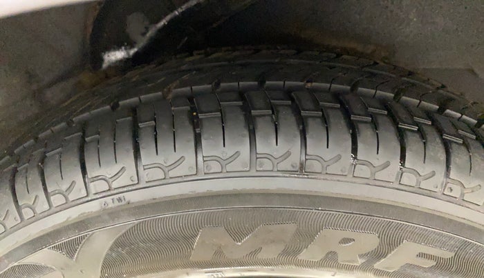 2015 Hyundai i10 SPORTZ 1.1, Petrol, Manual, 82,983 km, Right Front Tyre Tread