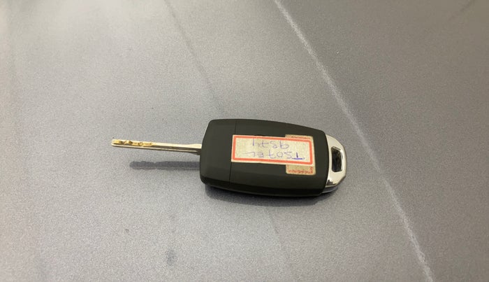 2015 Hyundai i10 SPORTZ 1.1, Petrol, Manual, 82,983 km, Key Close Up