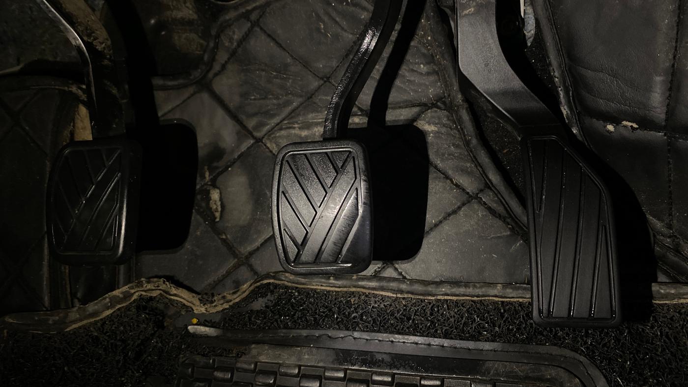 2023 Maruti BREZZA LXI, Petrol, Manual, 49,395 km, Pedals