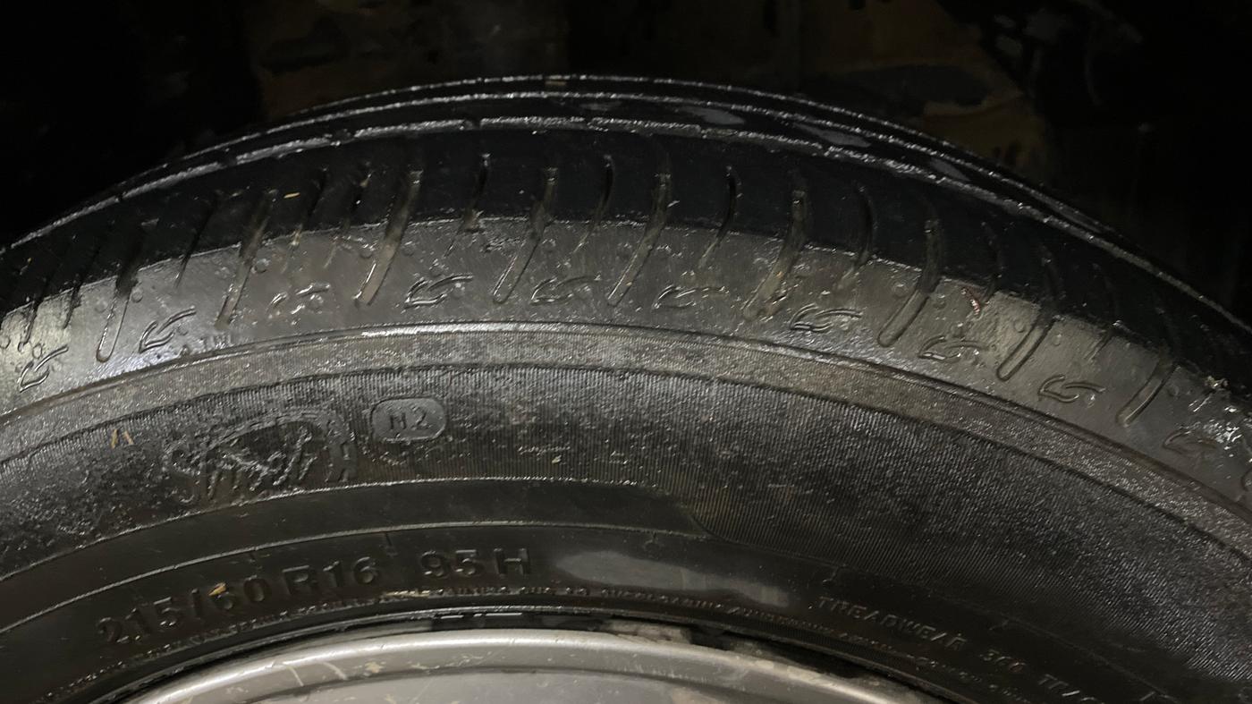 2023 Maruti BREZZA LXI, Petrol, Manual, 49,395 km, Right Front Tyre Tread