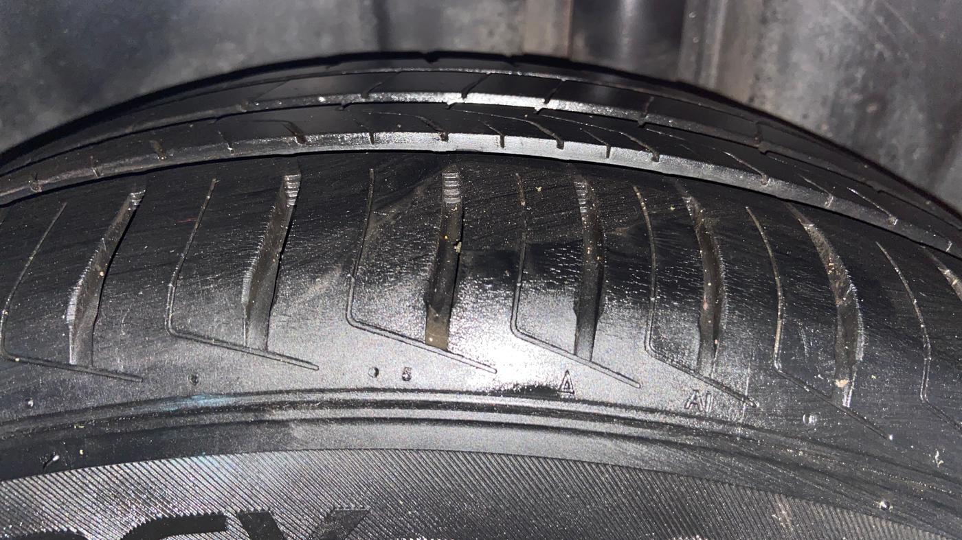 2018 Maruti Ciaz ALPHA 1.4 PETROL, CNG, Manual, 95,977 km, Left Rear Tyre Tread