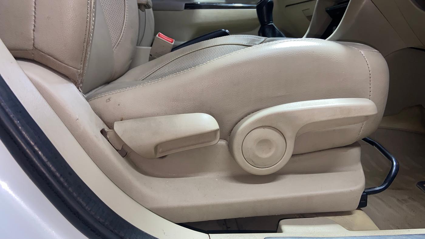 2018 Maruti Ciaz ALPHA 1.4 PETROL, CNG, Manual, 95,977 km, Driver Side Adjustment Panel