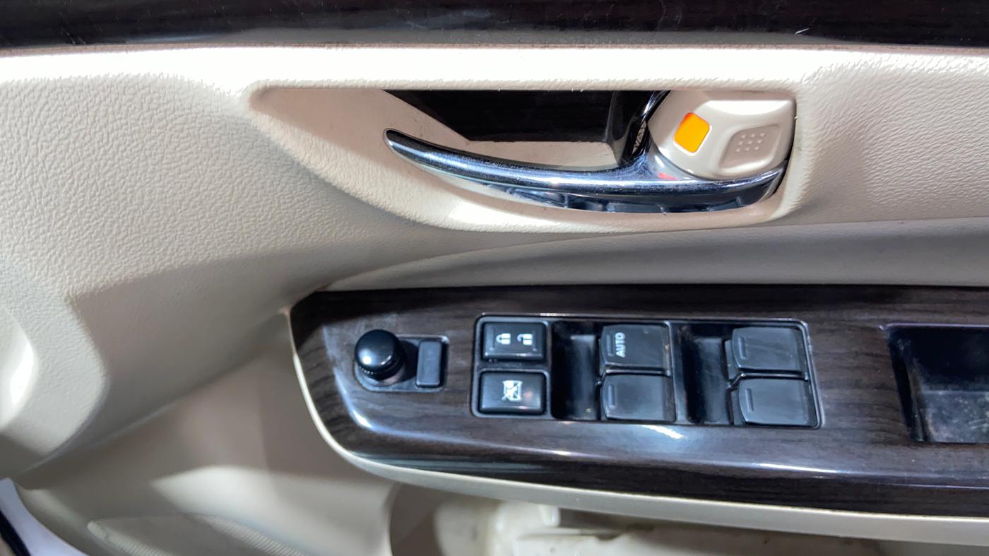 2018 Maruti Ciaz ALPHA 1.4 PETROL, CNG, Manual, 95,977 km, Driver Side Door Panels Control
