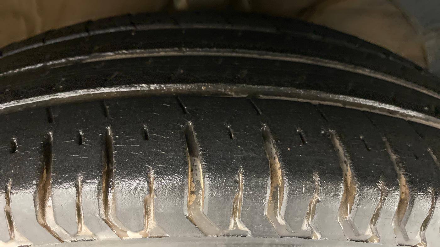 2018 Maruti Swift VXI, Petrol, Manual, 35,562 km, Right Front Tyre Tread