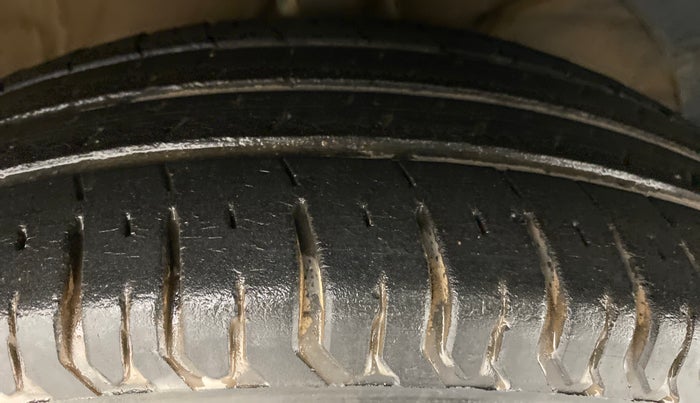 2018 Maruti Swift VXI, Petrol, Manual, 35,562 km, Right Front Tyre Tread