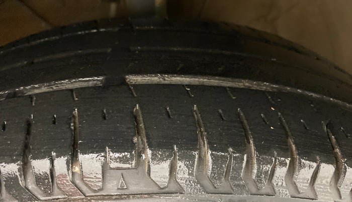 2018 Maruti Swift VXI, Petrol, Manual, 35,562 km, Left Front Tyre Tread