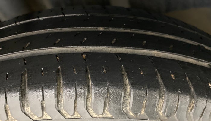 2018 Maruti Swift VXI, Petrol, Manual, 35,562 km, Right Rear Tyre Tread