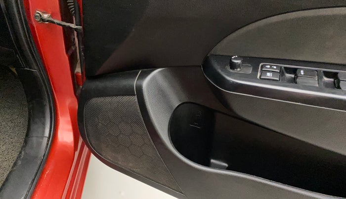 2013 Maruti Swift VXI, Petrol, Manual, 88,195 km, Infotainment system - Front speakers missing / not working