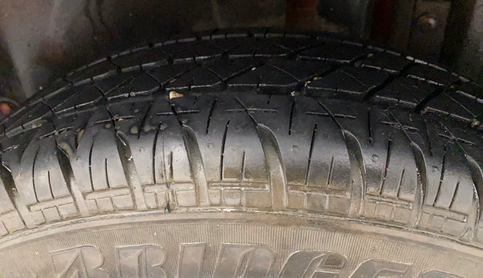 2013 Maruti Swift VXI, Petrol, Manual, 88,195 km, Left Rear Tyre Tread