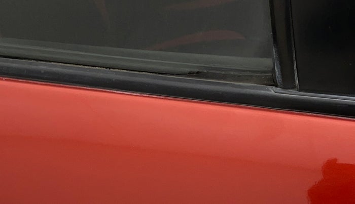 2013 Maruti Swift VXI, Petrol, Manual, 88,195 km, Right rear door - Weather strip has minor damage