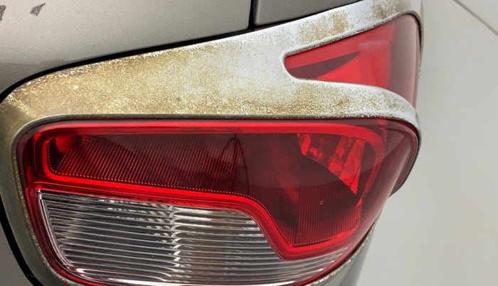 2016 Renault Kwid RXT 0.8 (O), Petrol, Manual, 62,335 km, Right tail light - Chrome has minor damage