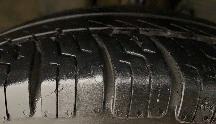 2016 Renault Kwid RXT 0.8 (O), Petrol, Manual, 62,335 km, Right Front Tyre Tread