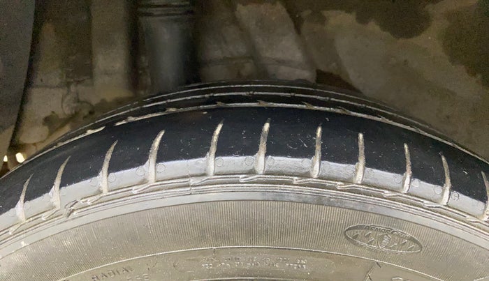 2017 Hyundai Verna 1.6 SX (O) CRDI MT, Diesel, Manual, 1,22,280 km, Right Rear Tyre Tread