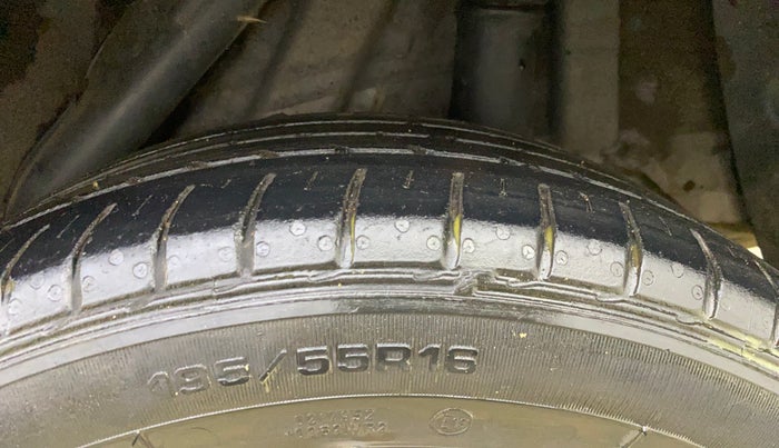 2017 Hyundai Verna 1.6 SX (O) CRDI MT, Diesel, Manual, 1,22,280 km, Left Rear Tyre Tread