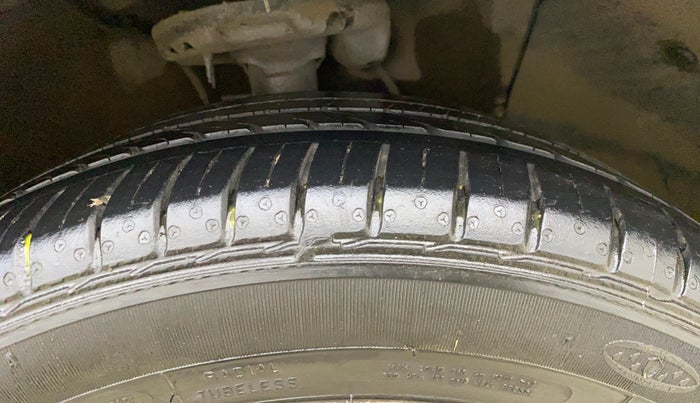 2017 Hyundai Verna 1.6 SX (O) CRDI MT, Diesel, Manual, 1,22,280 km, Right Front Tyre Tread