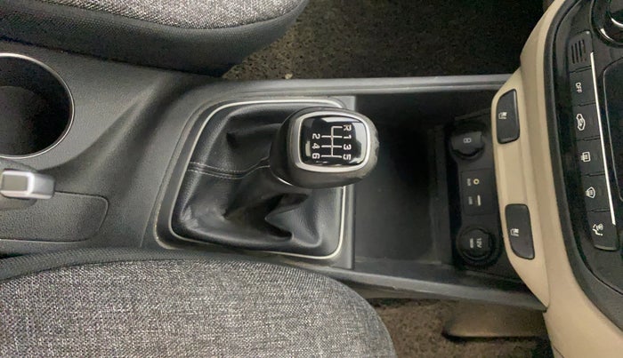 2017 Hyundai Verna 1.6 SX (O) CRDI MT, Diesel, Manual, 1,22,280 km, Gear Lever