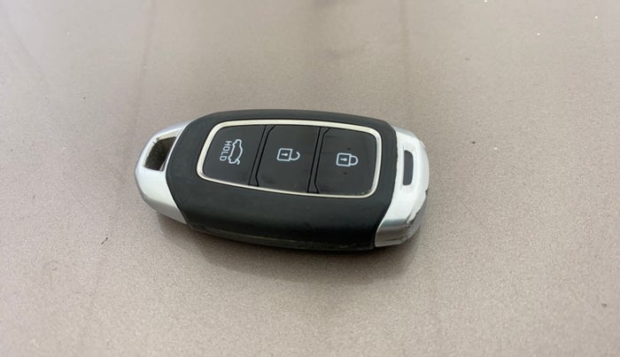 2017 Hyundai Verna 1.6 SX (O) CRDI MT, Diesel, Manual, 1,22,280 km, Key Close Up