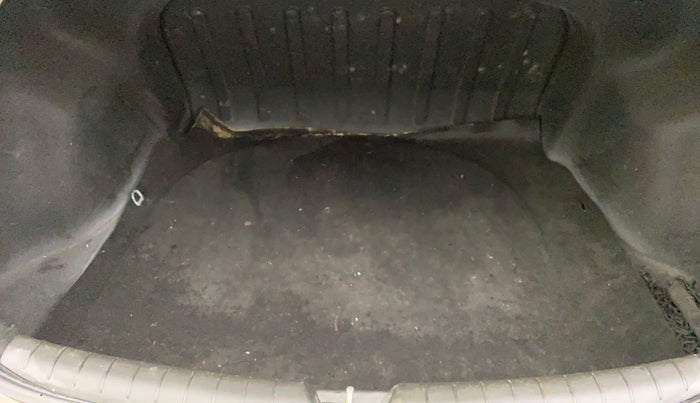 2017 Hyundai Verna 1.6 SX (O) CRDI MT, Diesel, Manual, 1,22,280 km, Boot Inside