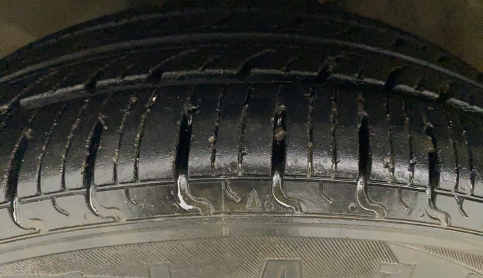 2017 Maruti Celerio VXI CNG, CNG, Manual, 78,112 km, Left Front Tyre Tread