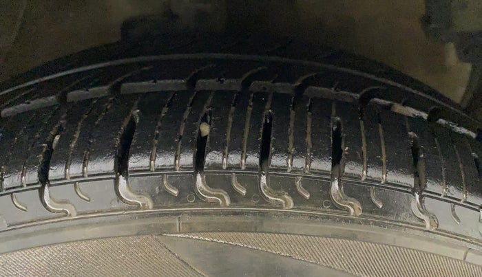 2017 Maruti Celerio VXI CNG, CNG, Manual, 78,112 km, Right Front Tyre Tread