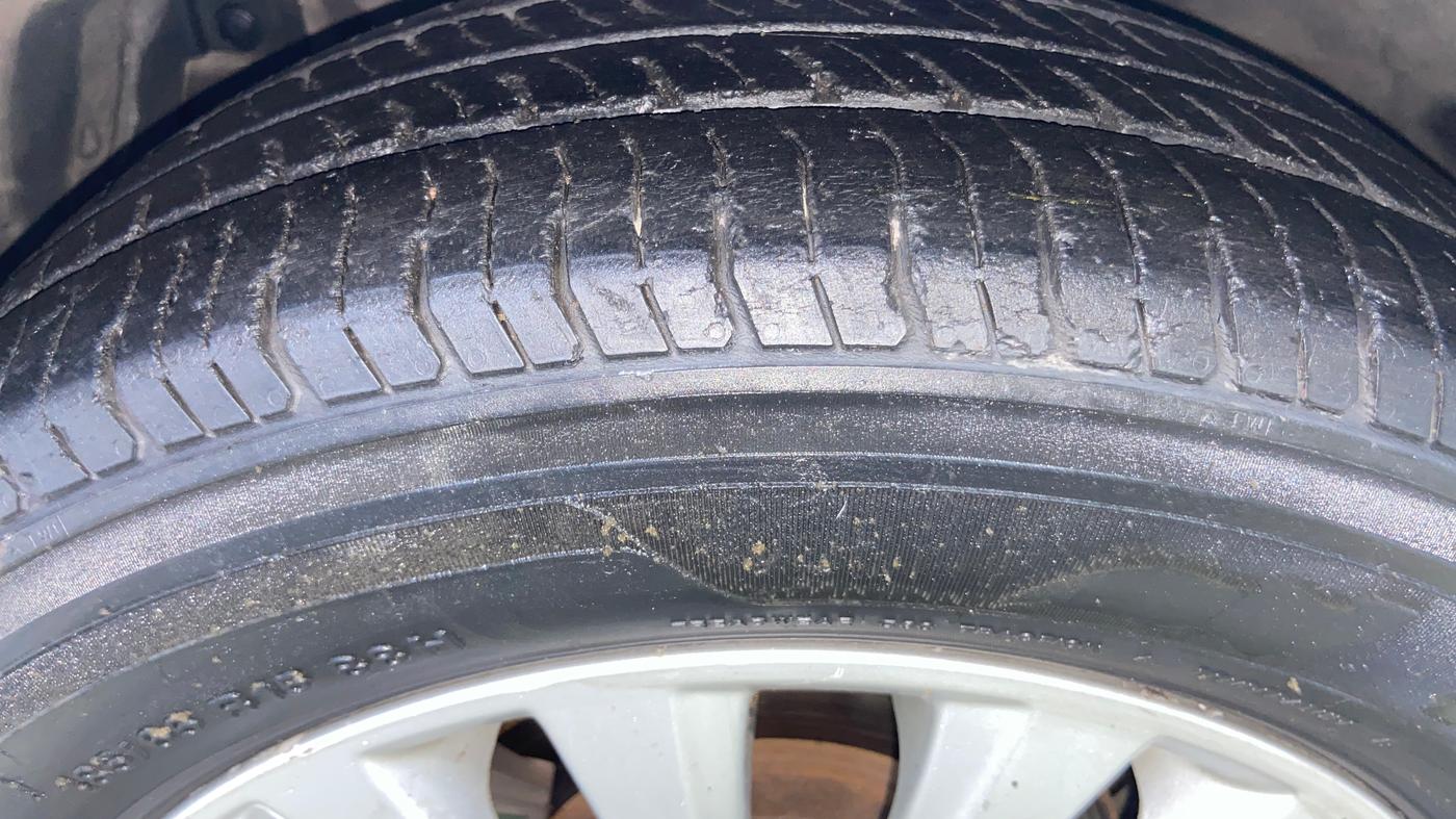 2015 Maruti Ciaz ZXI, Petrol, Manual, 1,27,674 km, Left Front Tyre Tread