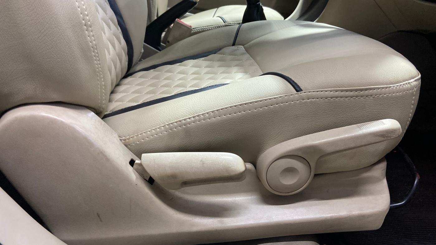 2015 Maruti Ciaz ZXI, Petrol, Manual, 1,27,674 km, Driver Side Adjustment Panel