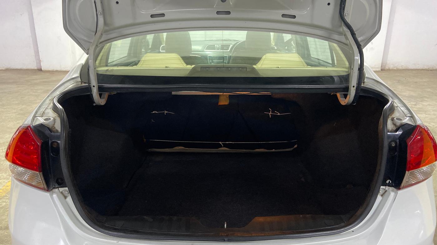 2015 Maruti Ciaz ZXI, Petrol, Manual, 1,27,674 km, Boot Inside